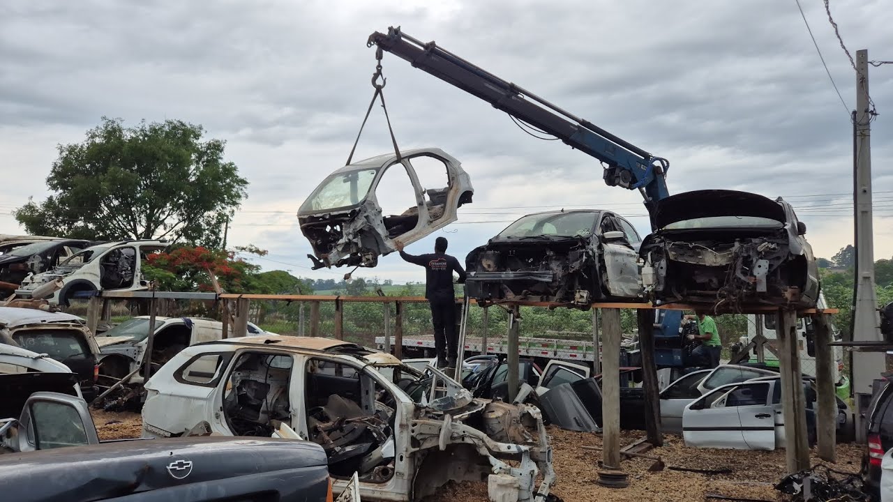 CEMIT&Eacute;RIO DOS CARROS ! VAMOS LIMPAR O P&Aacute;TIO DO DESMANCHE AUTO MOGI. 