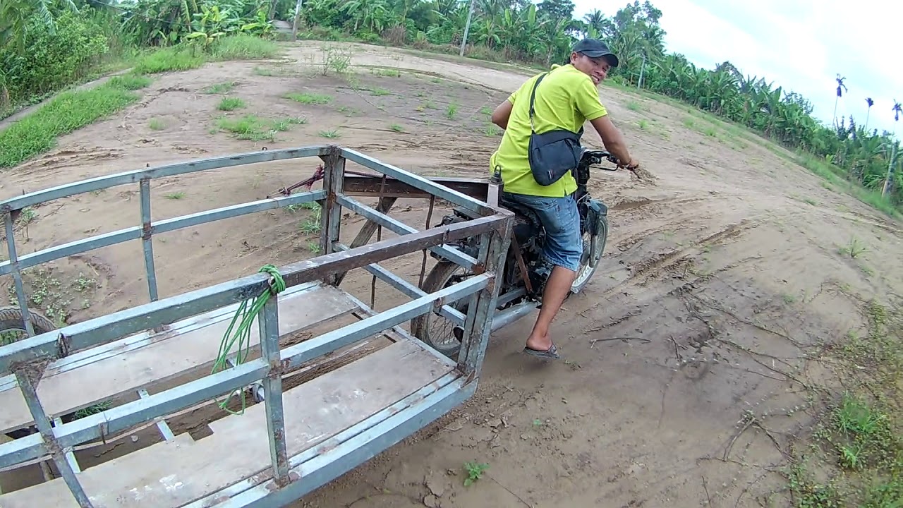 Biker chạy xe lôi và đẳng cấp tren cát . cách chạy cho a chưa biết chạy