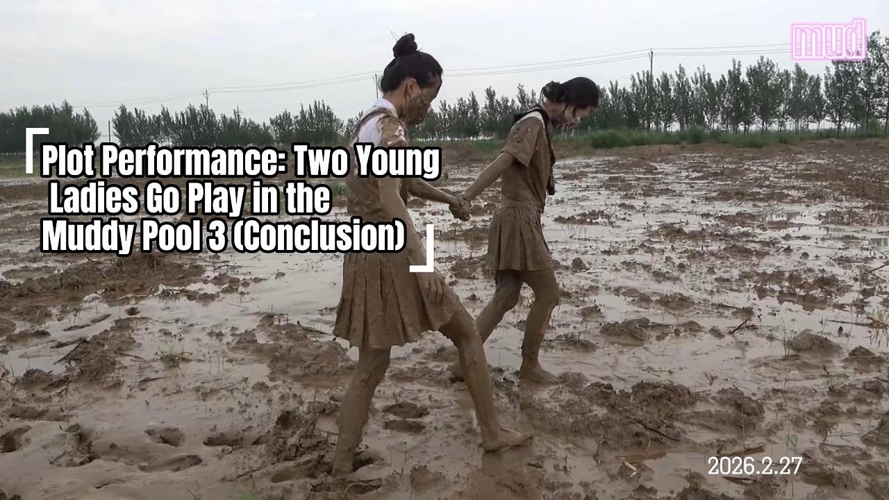 plet performance:Two toung Ladies go play in the muddy pool 3
