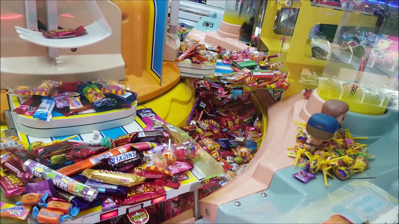 CANDY PUSHER CLAW MACHINE WILL WE WIN THE JACKPOT!?!