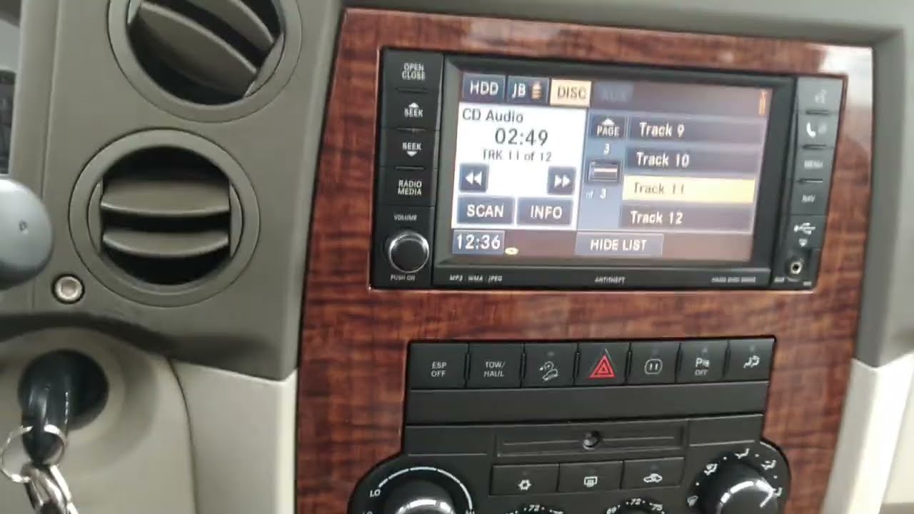 Jeep Commander 08' - wymiana radia (było uszkodzone)