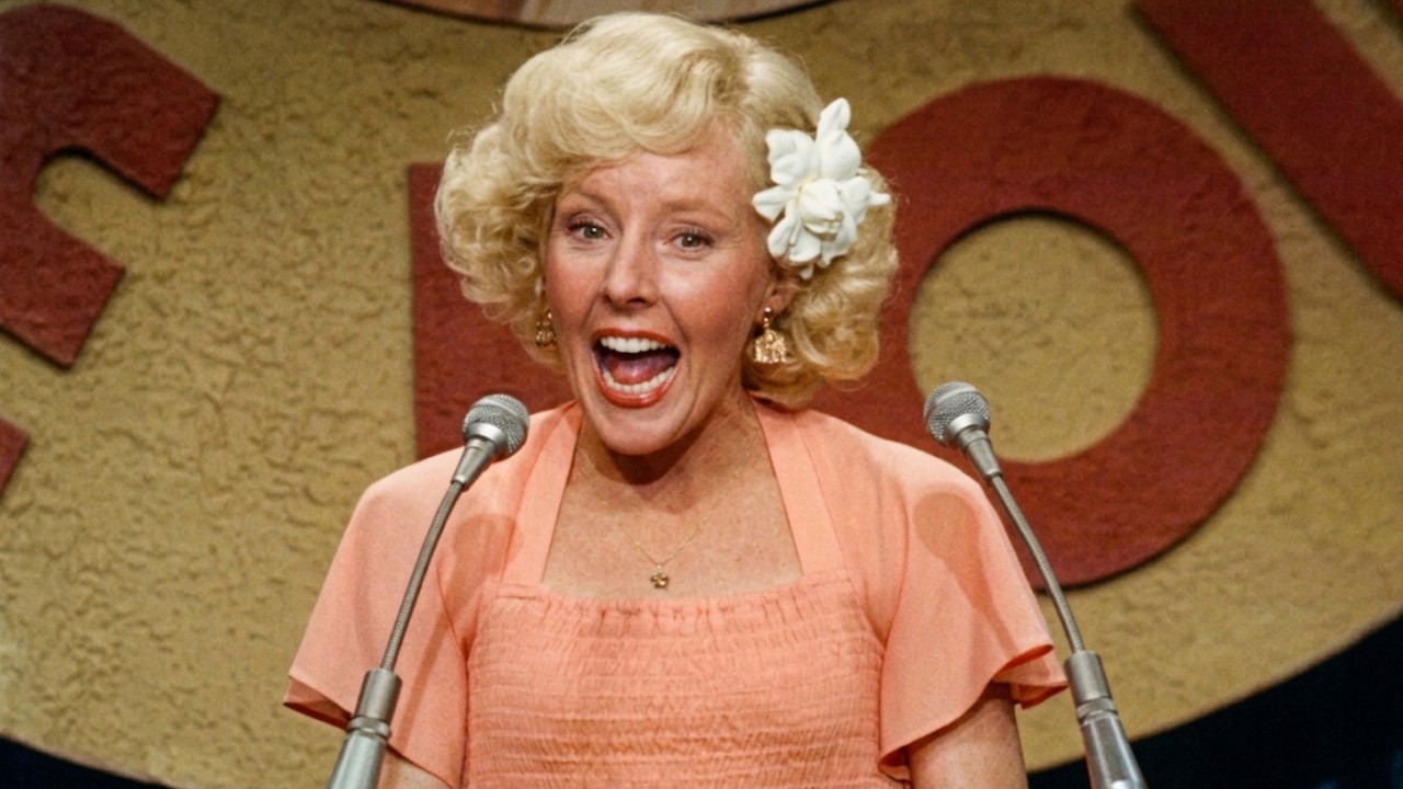 Georgia Engel Politely Slams Betty White l Dean Martin Roasts
