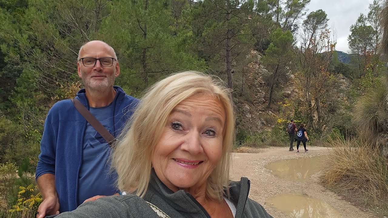 Vlog 17 Camperreis SPANJE in het najaar. Een spannende smalle A-319 door een waanzinnig mooie natuur
