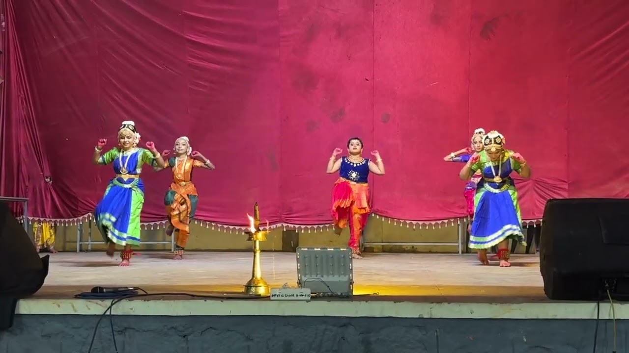 AZHAGANA PAZHANI MALAI ANDAVA - Dance