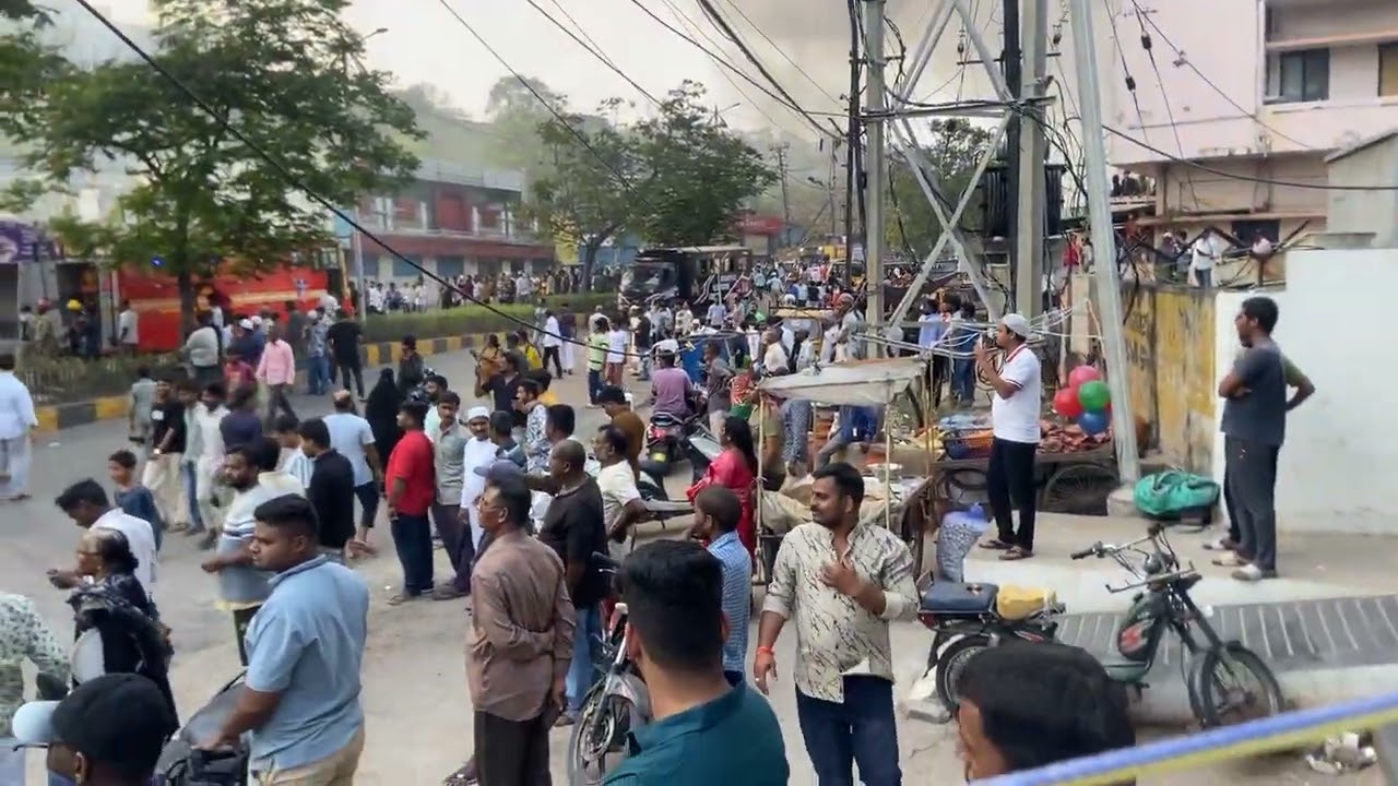 Dangerous fire incident at falaknuma engine bowli furniture shop | #hyderabad #fire 