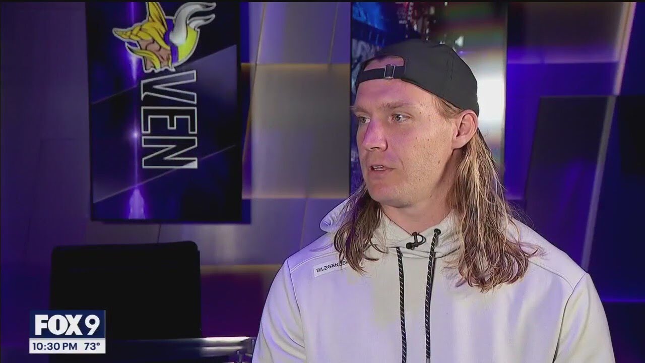 Vikings LB Andrew Van Ginkel helps Iowa hometown devastated by flooding