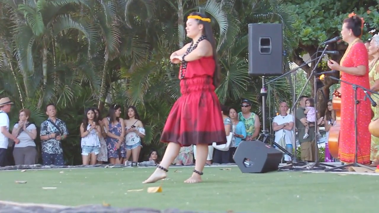 Kilauea Kahiko, Kuhio Beach  Hula Show