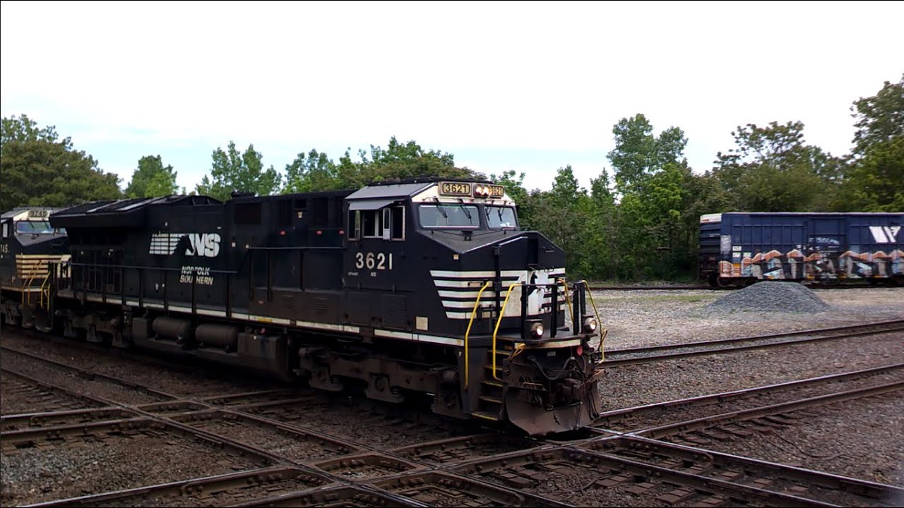 5/28/23 Marion, OH; NS 3621 leads a mixed freight south