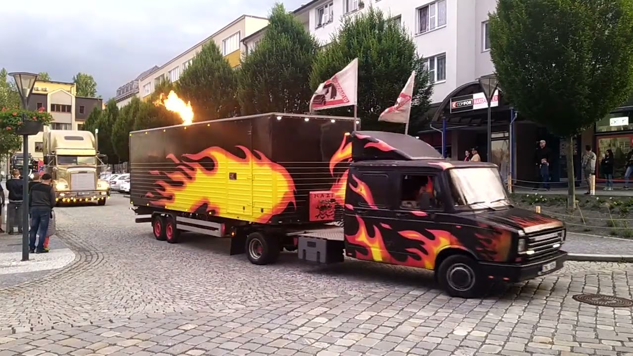 Truck sraz Jeseník, 8.7.2022 - průjezd přes náměstí