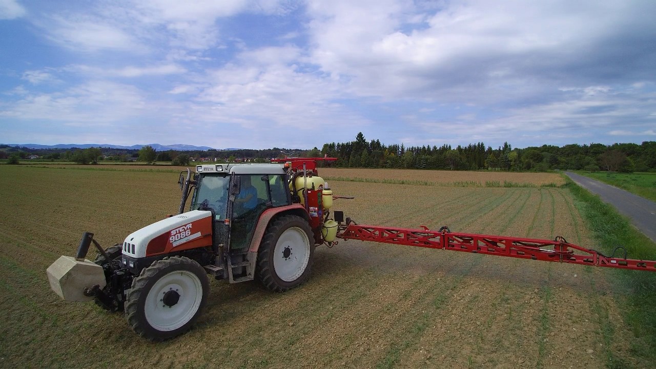 Mais spritzen mit Steyr 9086 und Hardi 1000L 15m