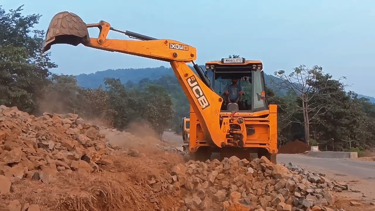 Road Construction Ke Liye JCB Se Patthar Shifting
