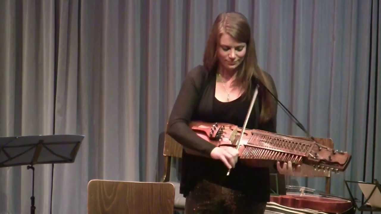 Emilia Amper: 