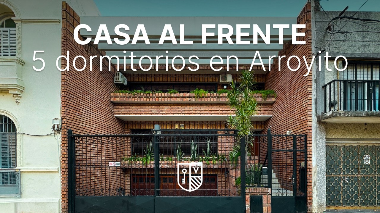 Casa de 5 dormitorios en barrio Arroyito- Juan Jose Paso 1275