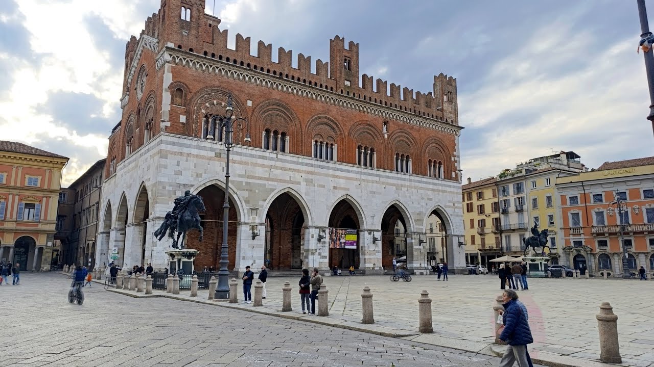 П'яченца (Італія)                                           Piacenza (Italia) 