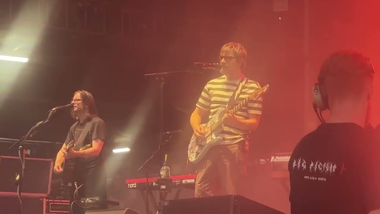 Weezer, “Island In The Sun”, live at Good Things Festival, Sydney on 6 December 2025