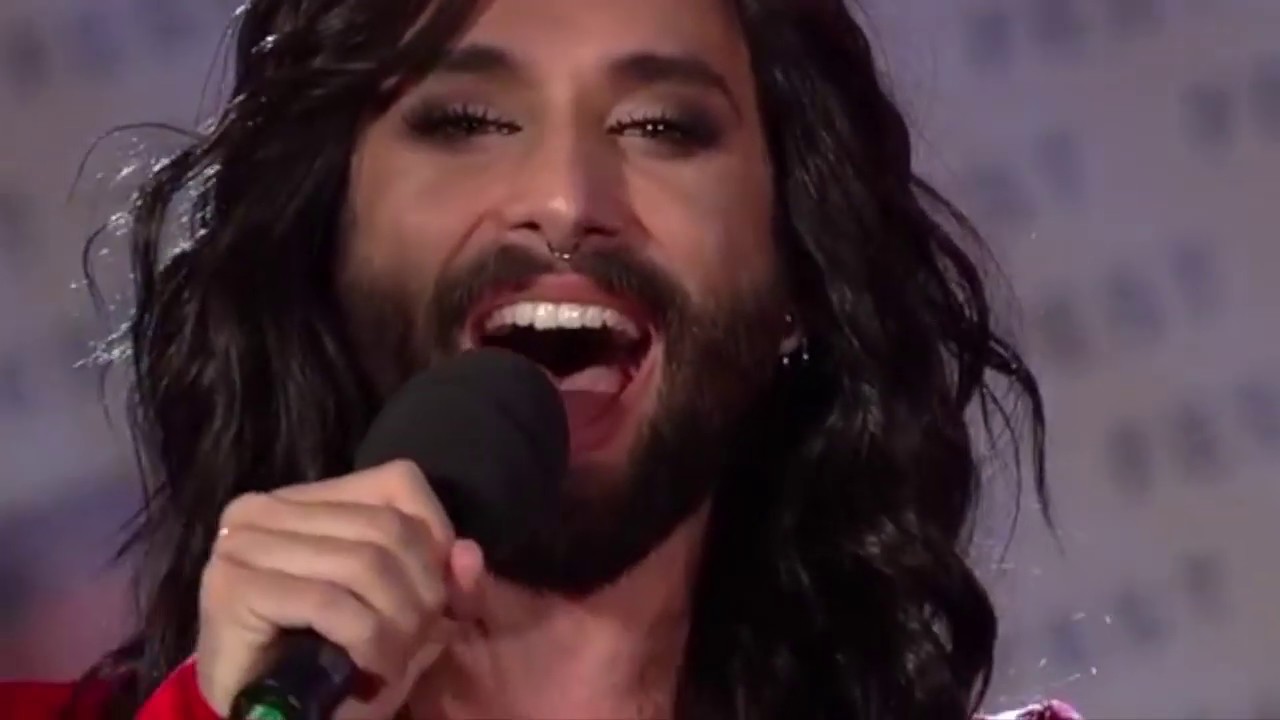 TOM NEUWIRTH sings CONCHITA WURST sings JAMES BOND 02