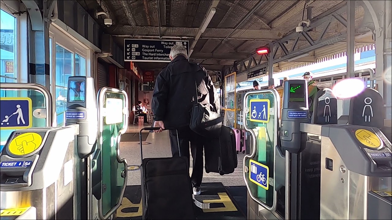 Virtual Walk - Wightlink FastCat Terminal To Portsmouth Historic Dockyard - December 2021