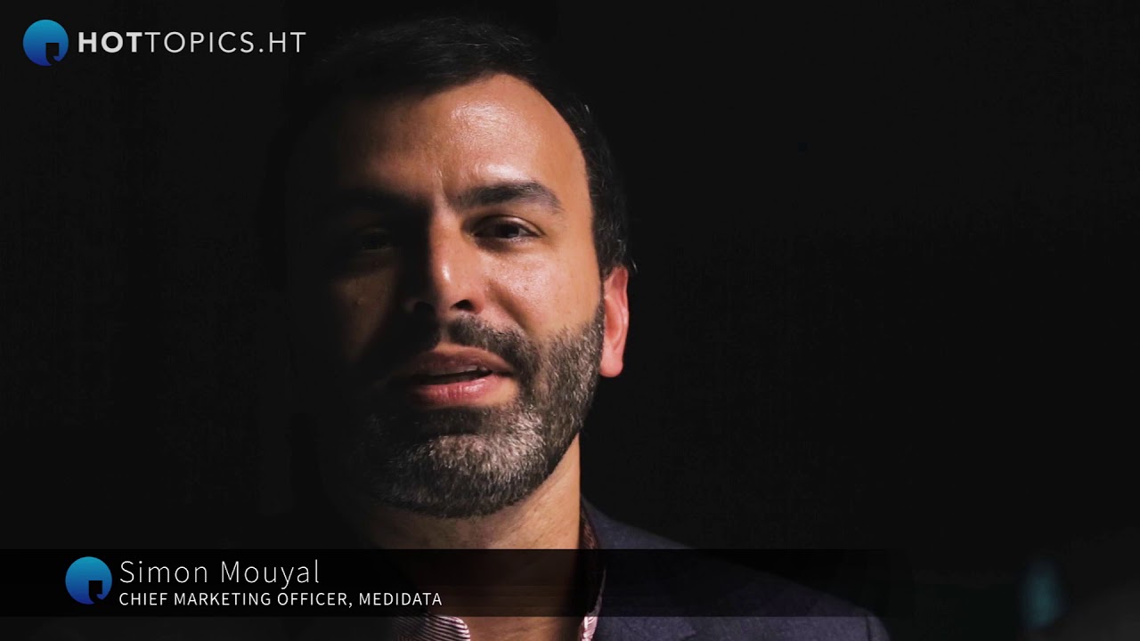 Simon Mouyal invites Chris Capossela to participate in a HotTopics.ht interview