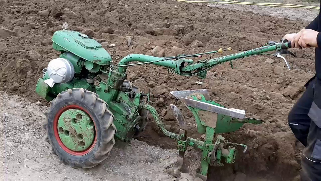 Holder E6 beim Pflügen