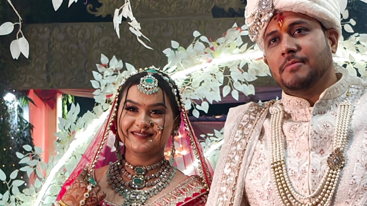 इतना सुंदर और  मनमोहक था जयमाल   दृश्य की बस देखते रह गए हम ।🥰🥰🎉🎉🎉