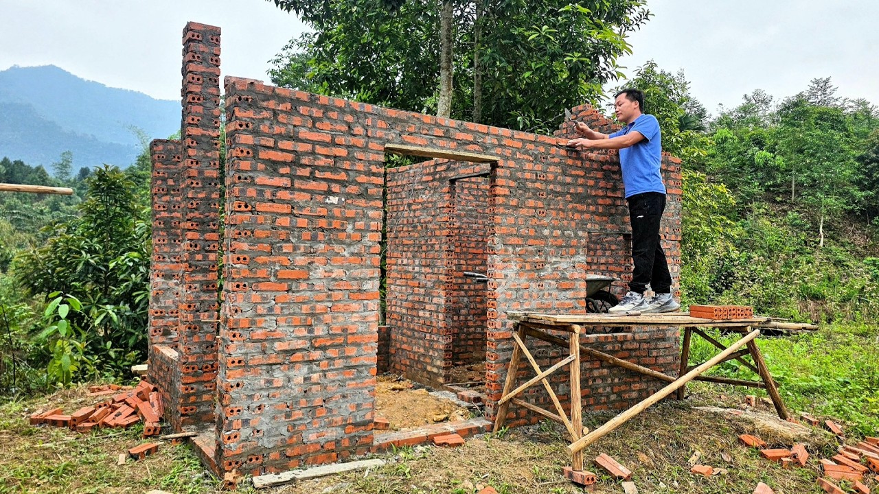 After days of hard work, the CEO house has had its walls completed. An unbelievable transformation!