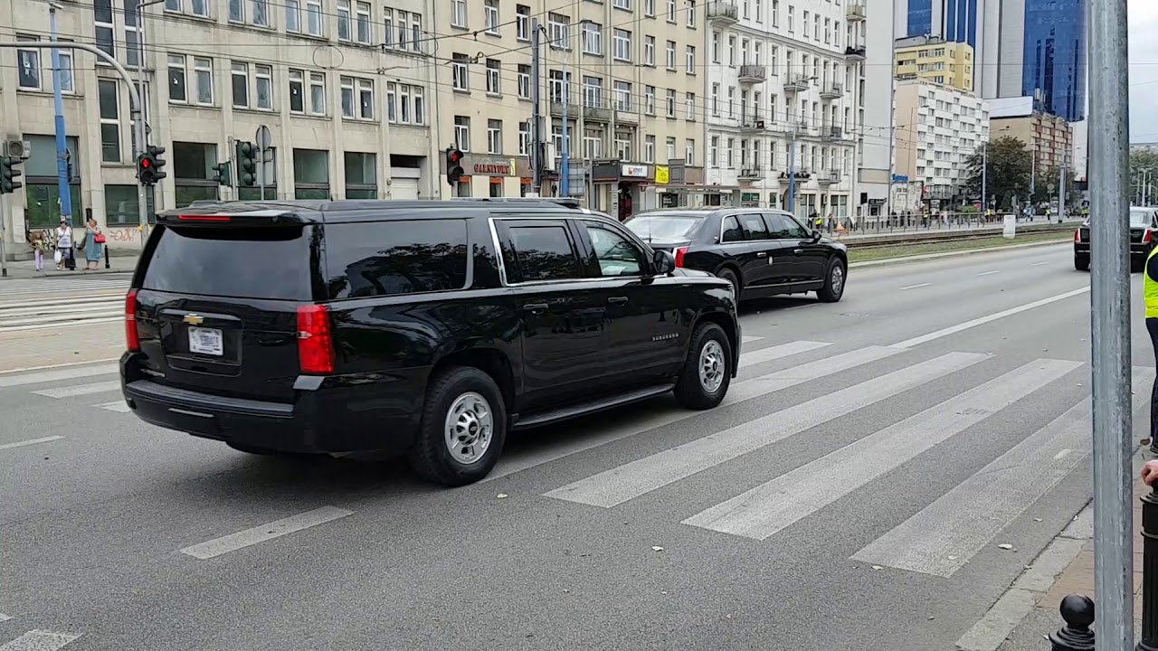 Kolumna z vice prezydentem USA 🇺🇸 Mike Pence al. Jerozolimskimi w drodze na lotnisko Chopina