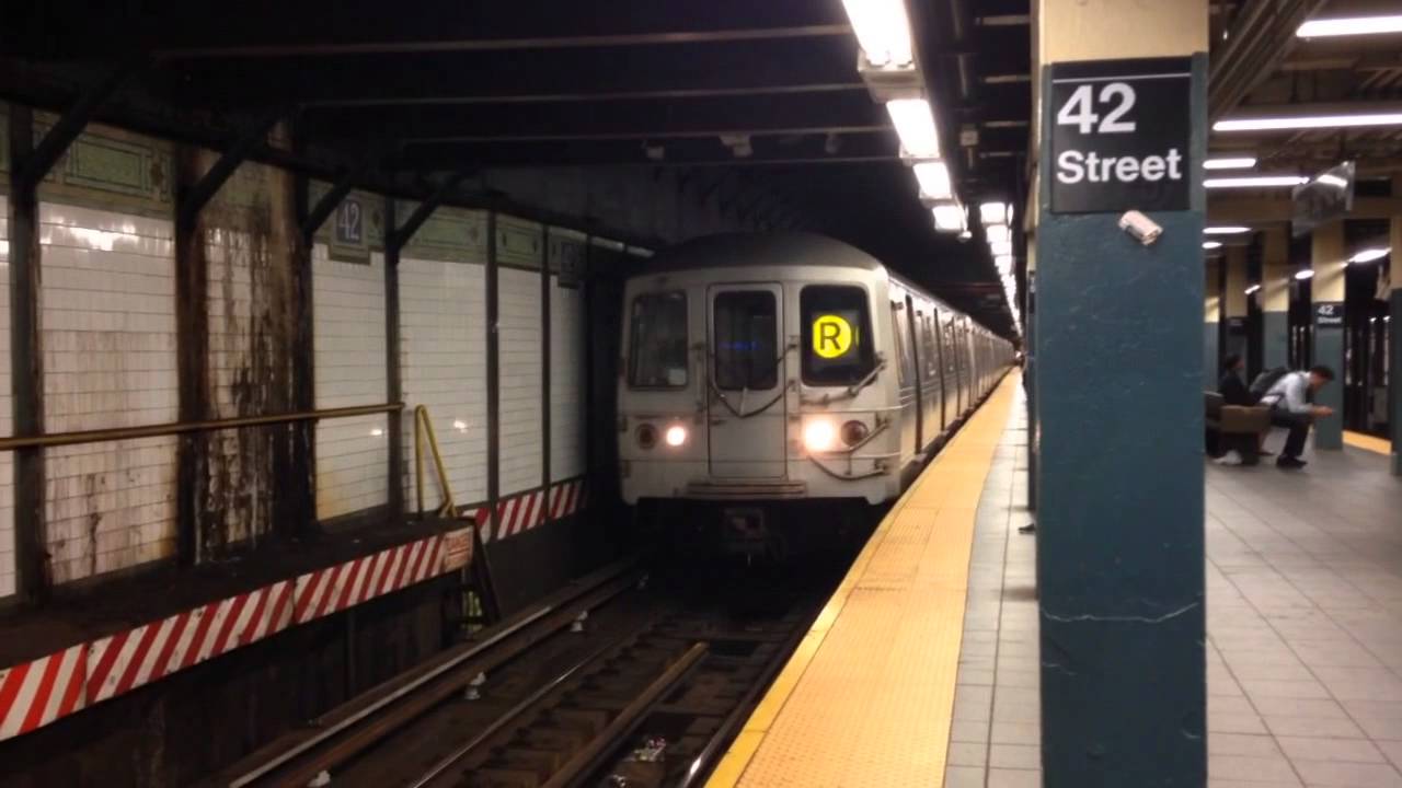 New York, New York - R Train Arrives at 42nd Street / Times Square Hyperlapse HD (2015)