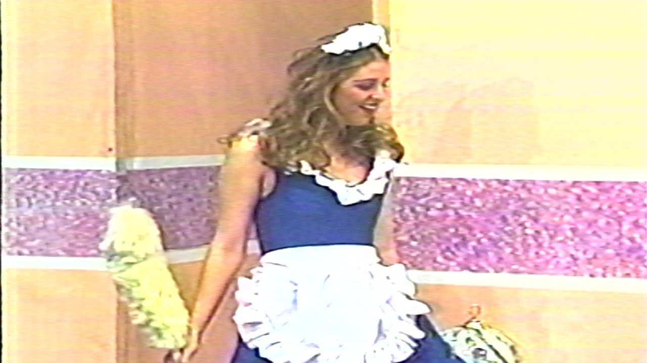 LA MUCAMA DEL HOTEL - CABO DE RISA
