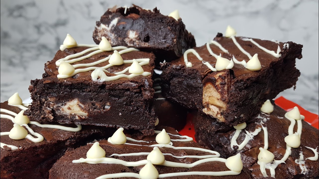 Kinder Bueno Brownies | Triple Chocolate Fudgy Brownies Recipe | Easy Recipe For Beginners