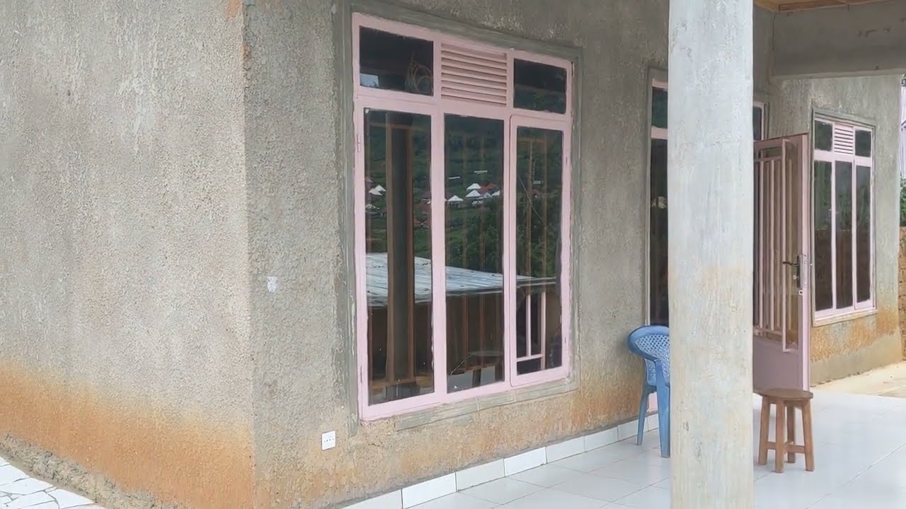 Inzu cadastrée(bakatuye)9.000.000F amakaro yose,ibyumba 4,salon na toilet mo imbere iri iNyagasambu