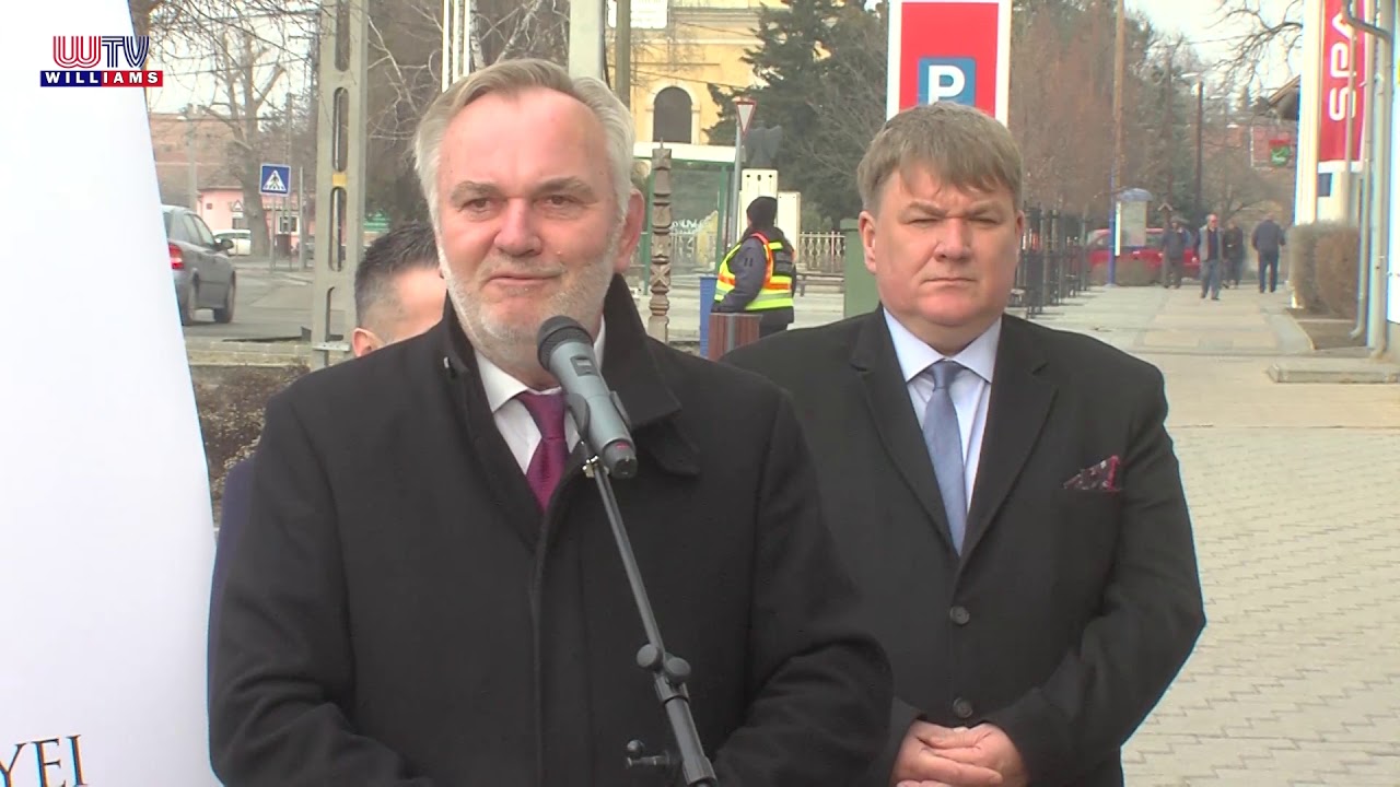 2019 03 08 Williams KORMÁNYABLAKOT NYITOTTAK ÓCSÁN