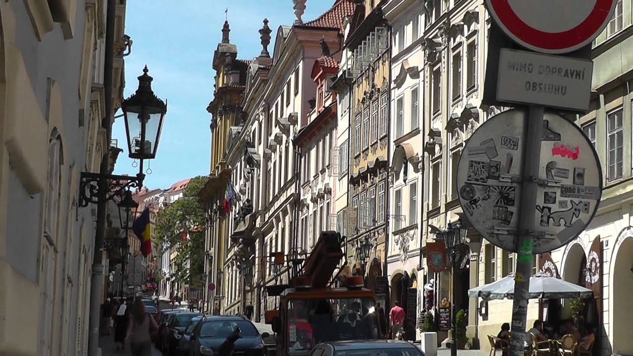 Prag: Weg durchs Mittelalter zum Hradschin und zur Burg. Through the Middle Ages to the Castle