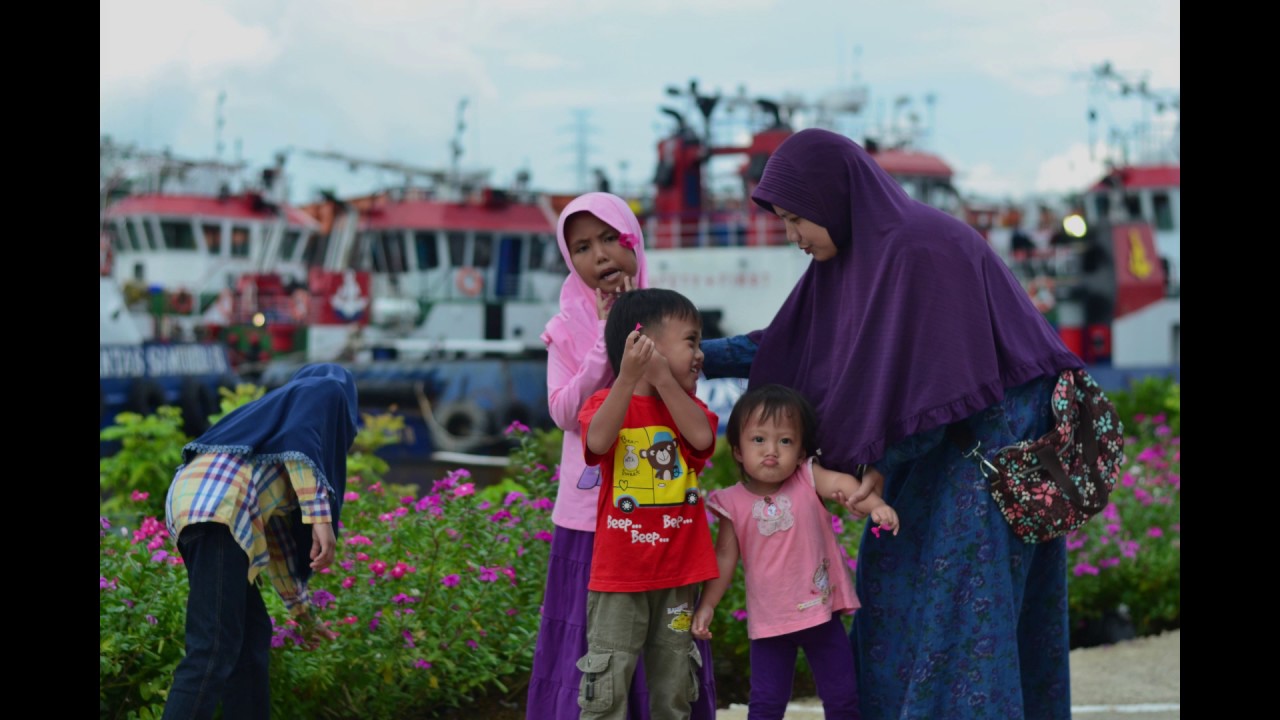 Vacation at Mahakam Bridge / Liburan Singkat di Jembatan Mahakam