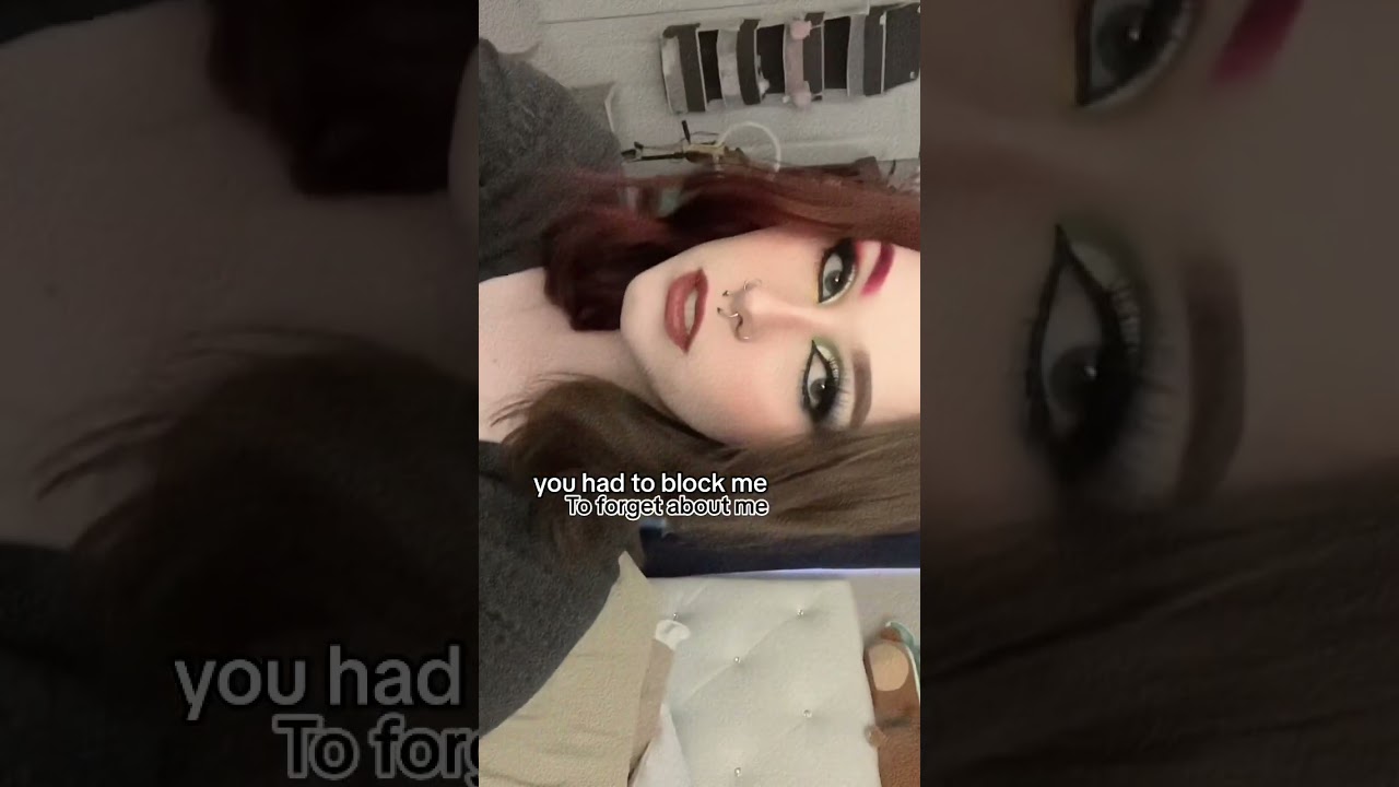 Emotional expression through makeup and song#EmotionalExpression #UniqueMakeup