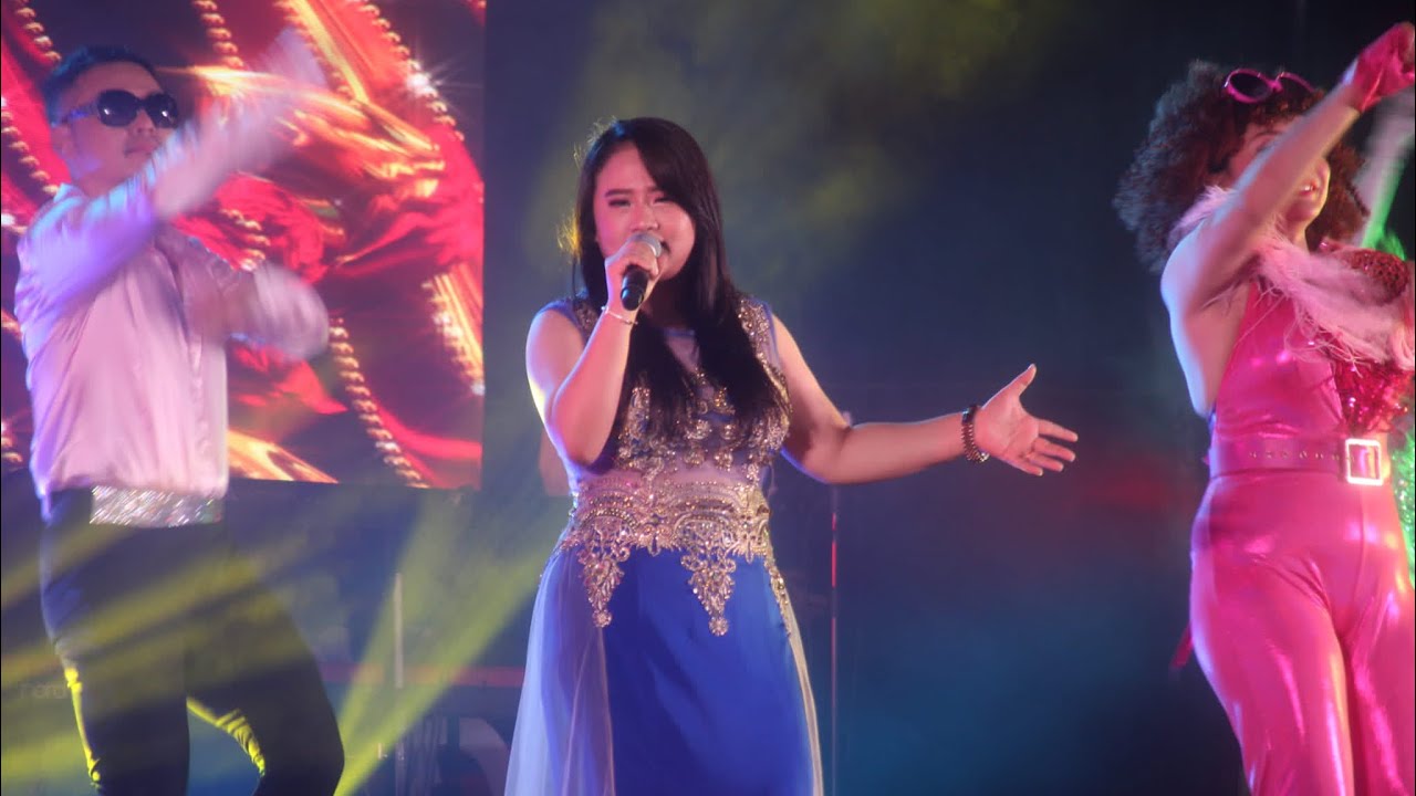 冬天里的一把火 Dong Tian Li De Yi Ba Huo, 拼出咱的名字, Pia Chut Lang E Mia, 舞台 Wu Tai, JIA JIA LIM 嘉嘉 Cover.
