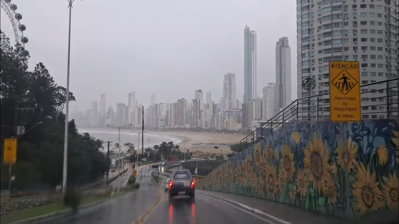 Praia Brava até Balneário Camboriú praias vazias com uma boa chuva...