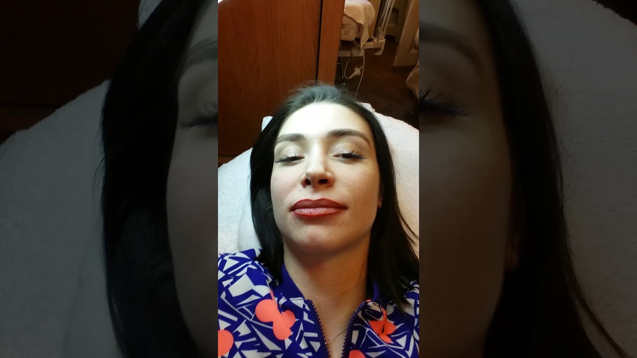 Tatuaj contur buze