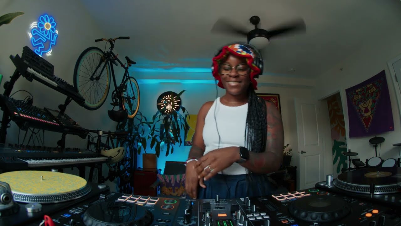 A NEO-SOUL SOUNDSCAPE FT. D'ANGELO, THE INTERNET, ANGIE STONE, MOONCHILD, SAULT, ERYKAH BADU & MORE