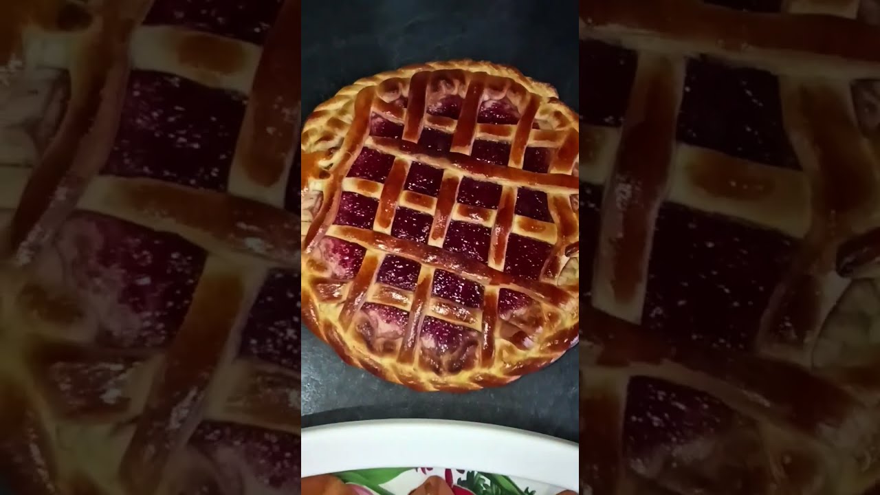 Сдобный пирог с вареньем. Булочка со сгущенкой. 