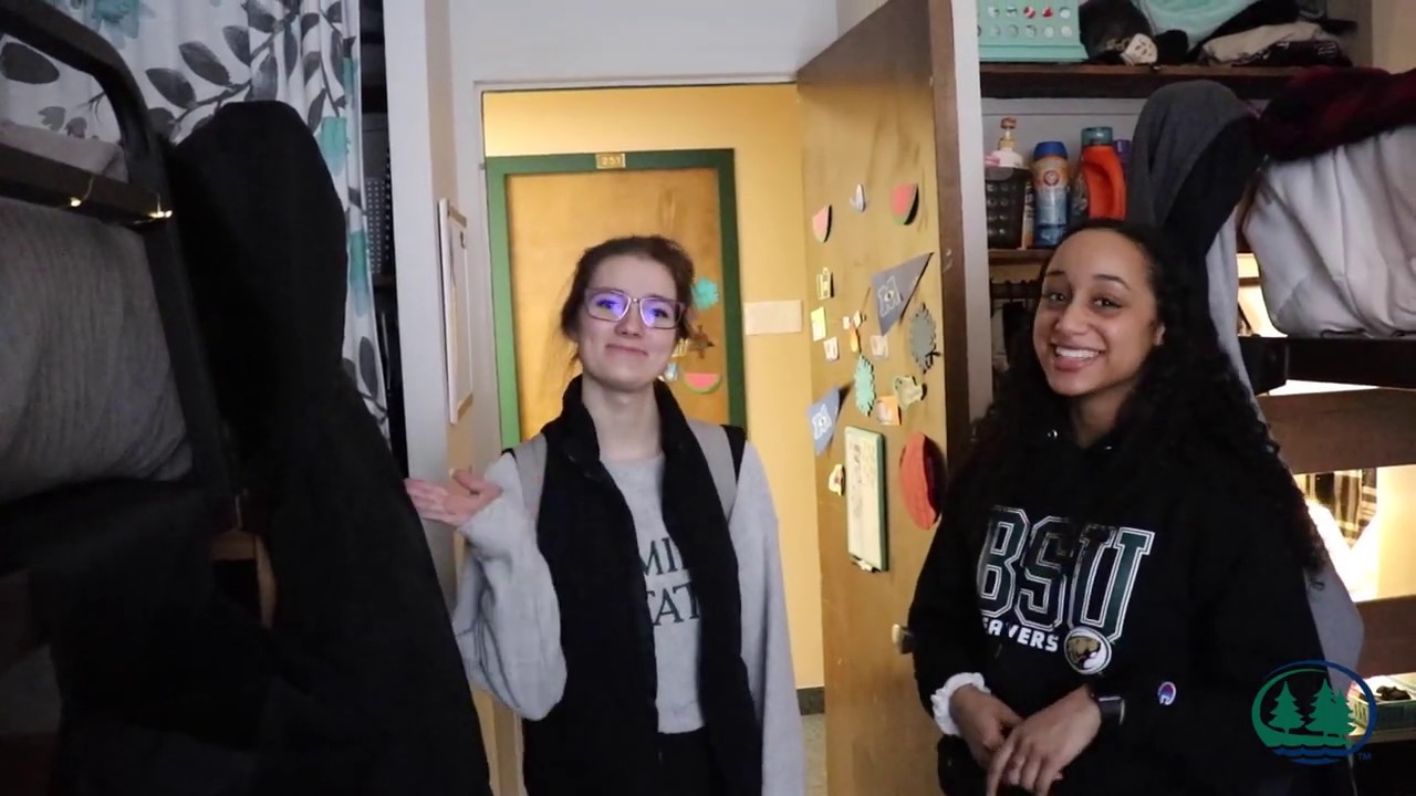 Welcome to My Crib: Dorm Edition
