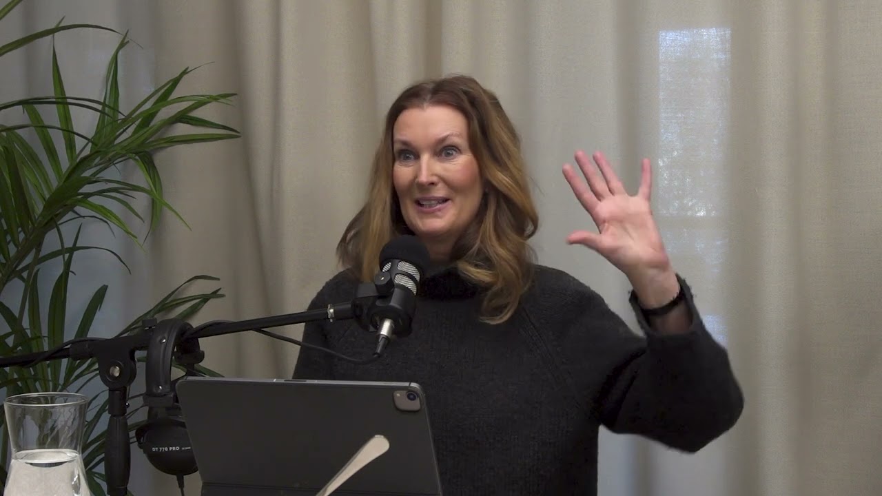 Hennes Verden E12 - Årets farge, Catrins tøffe jul og Nadia Ansar