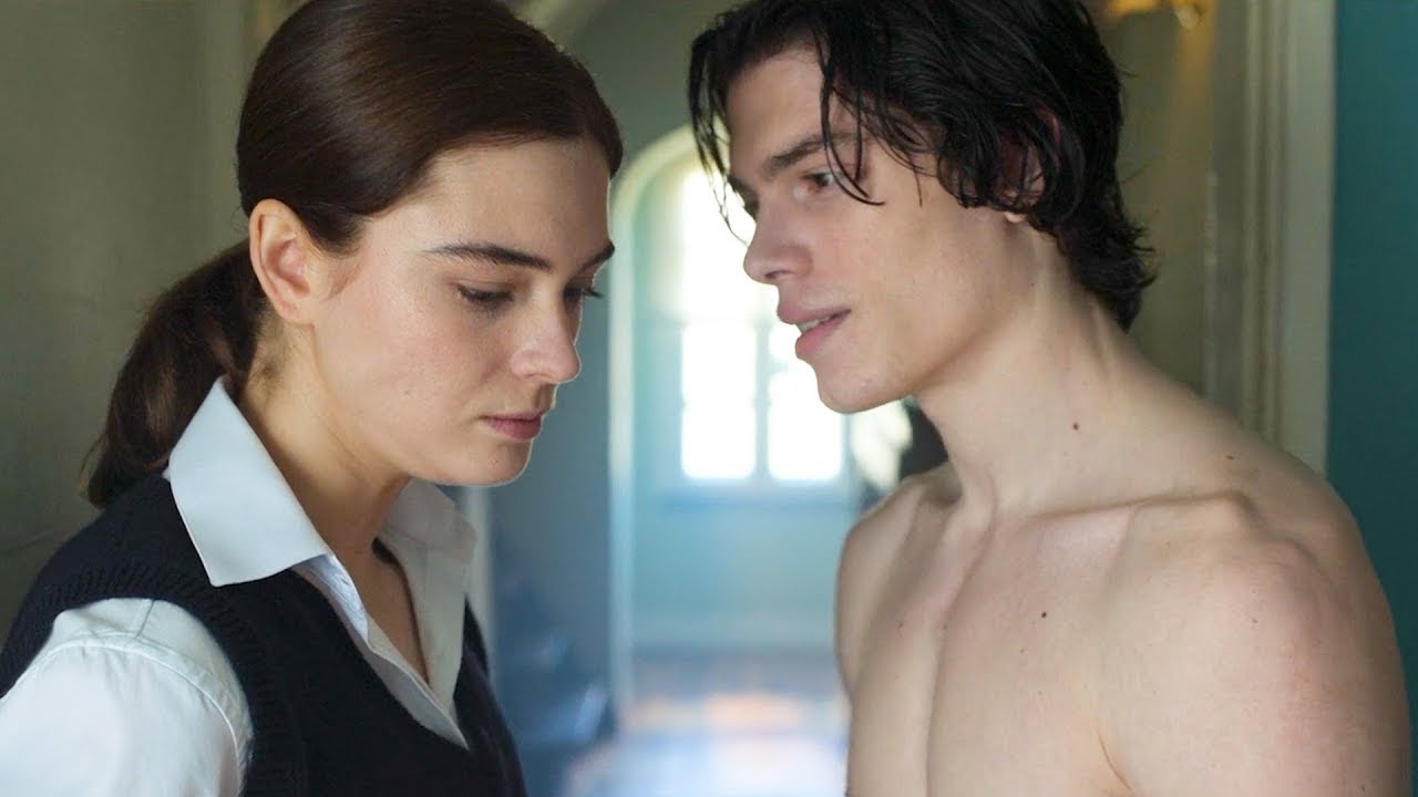 A beautiful, lonely girl falls for a toxic bad boy and decides to fight for her love