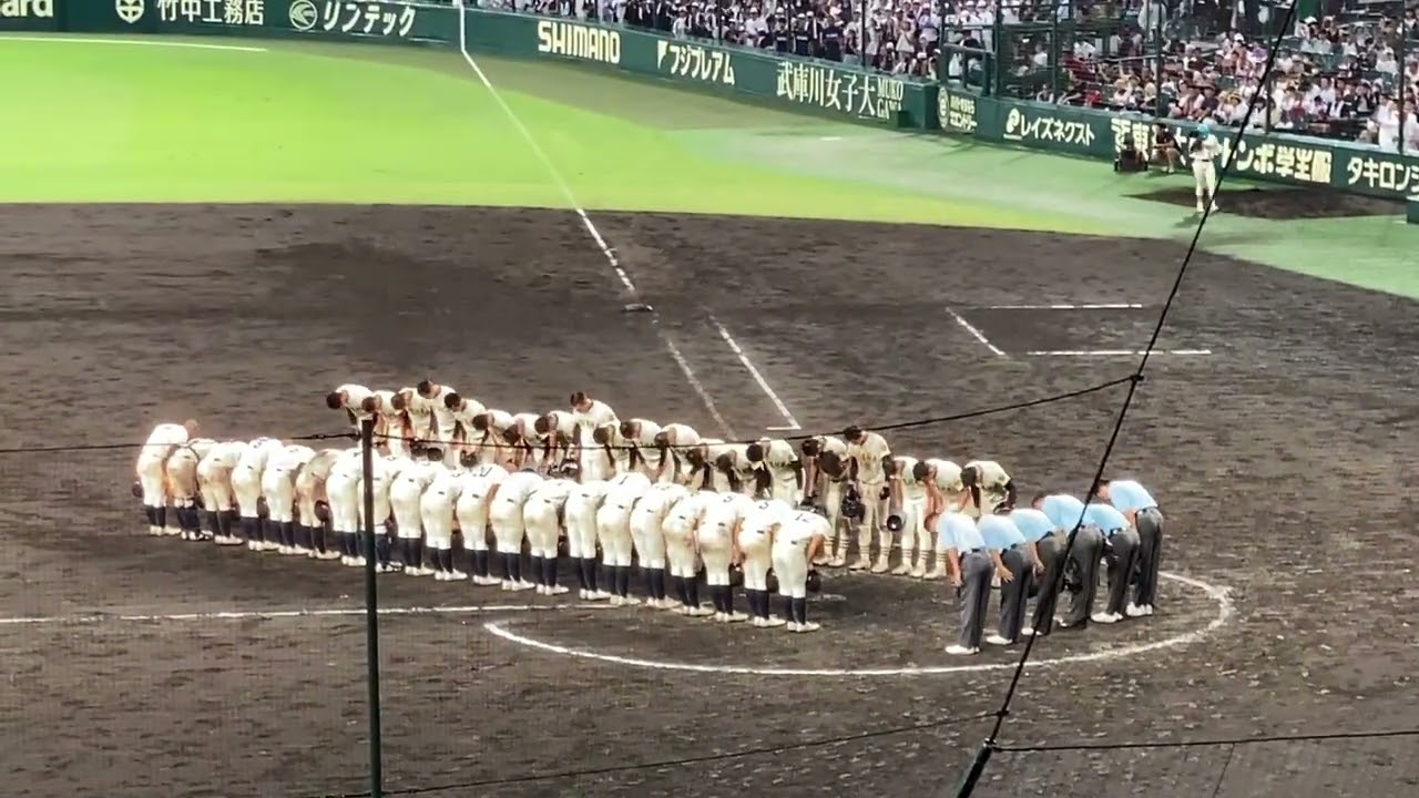 甲子園　大社高校対神村学園　応援席の迫力が凄い