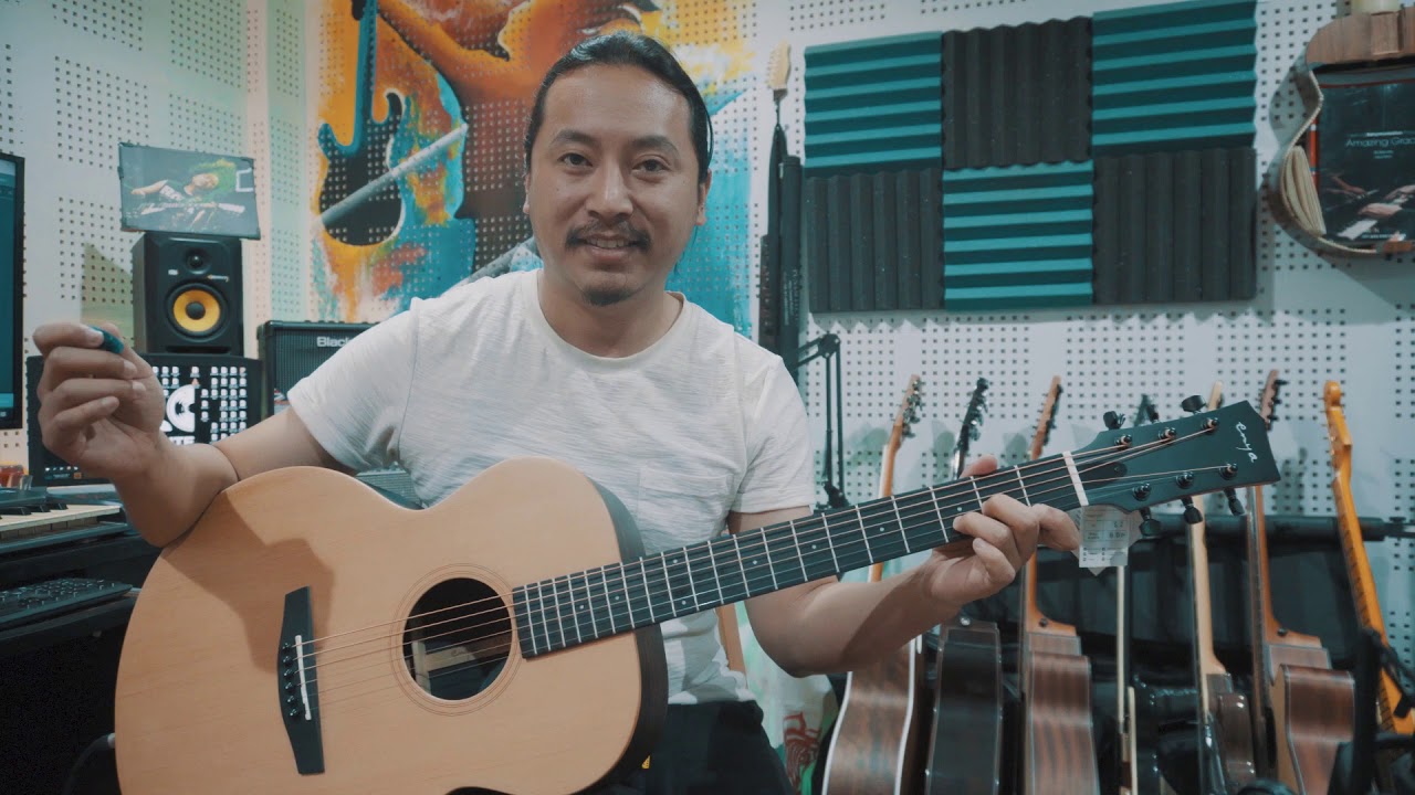 Enya X1 Pro Solid Top Transacoustic Guitar Review