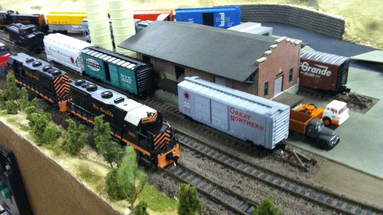 N-Scale Door-size layout and Rolling Stock