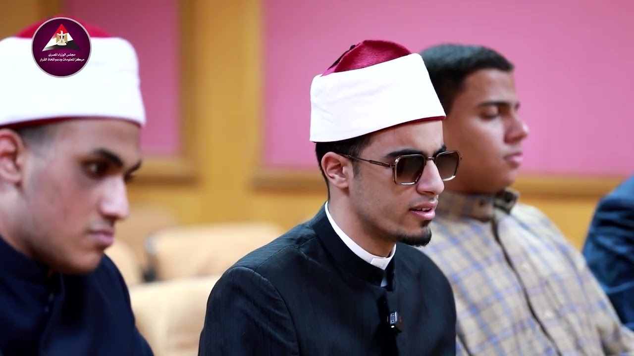 الشيخ حسن عبد النبي.. مراجعة قراءات الطلاب
