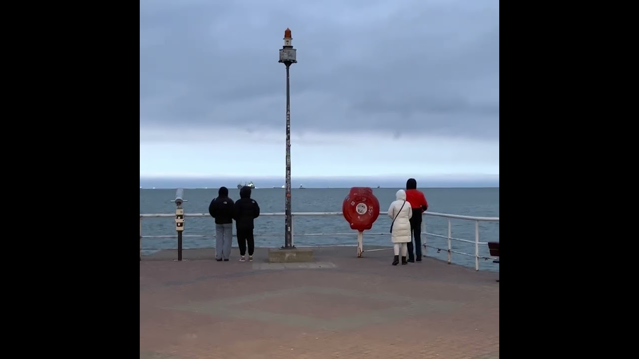 Passeggiata serale sul molo Brzezno a Danzica