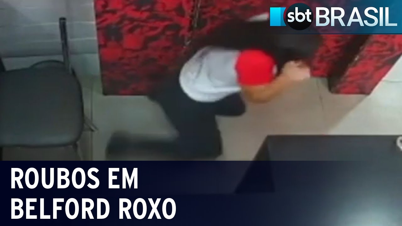 Funcionária de loja desmaia ao ver arma apontada para ela durante assalto | SBT Brasil (05/01/21)