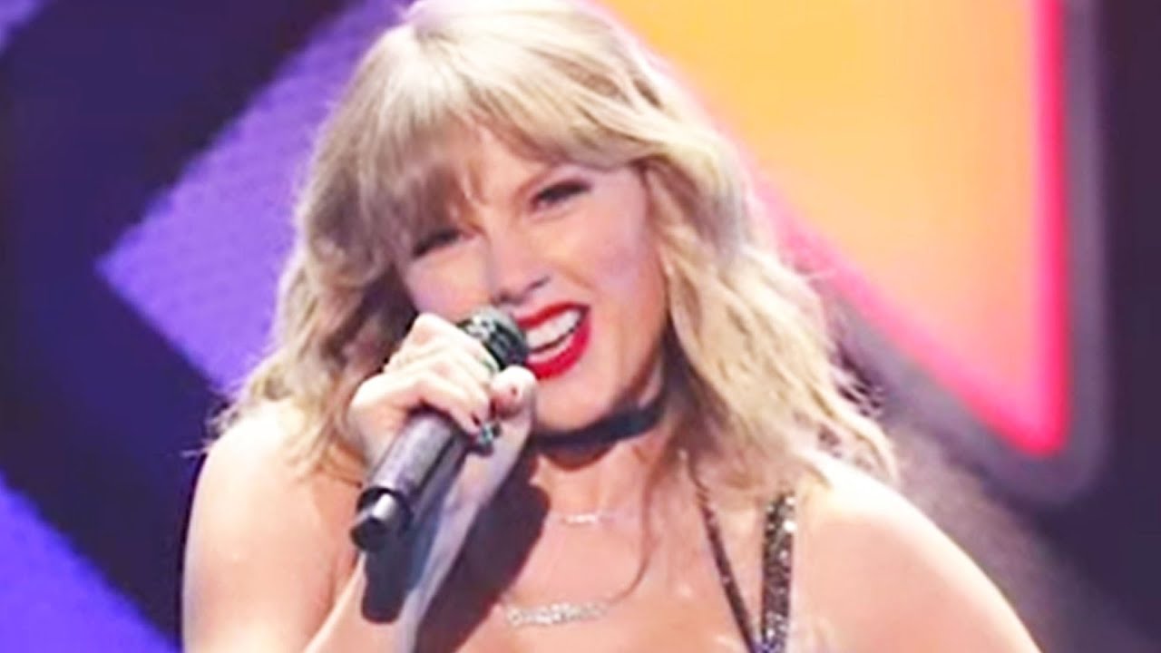Swifties надевают подгузники для взрослых во время тура Eras