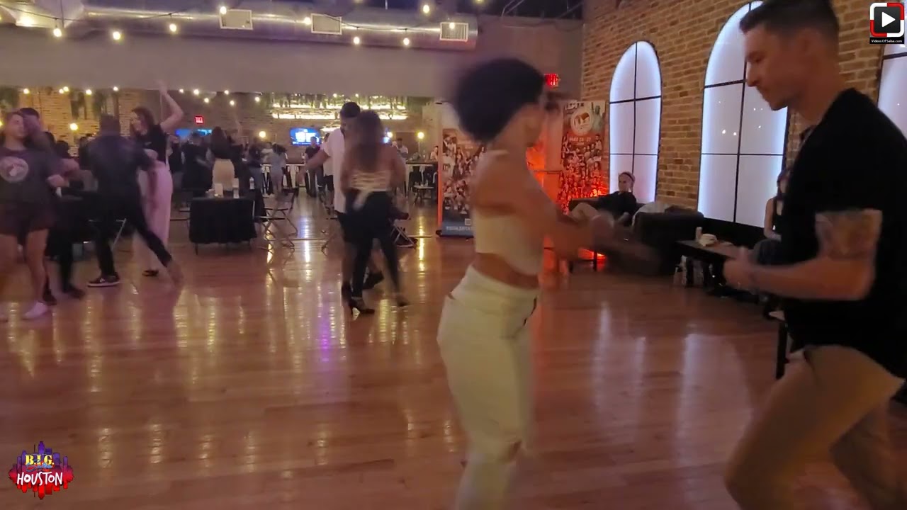 Jennifer and David Stein social dancing at BIG Salsa Festival Pre-party